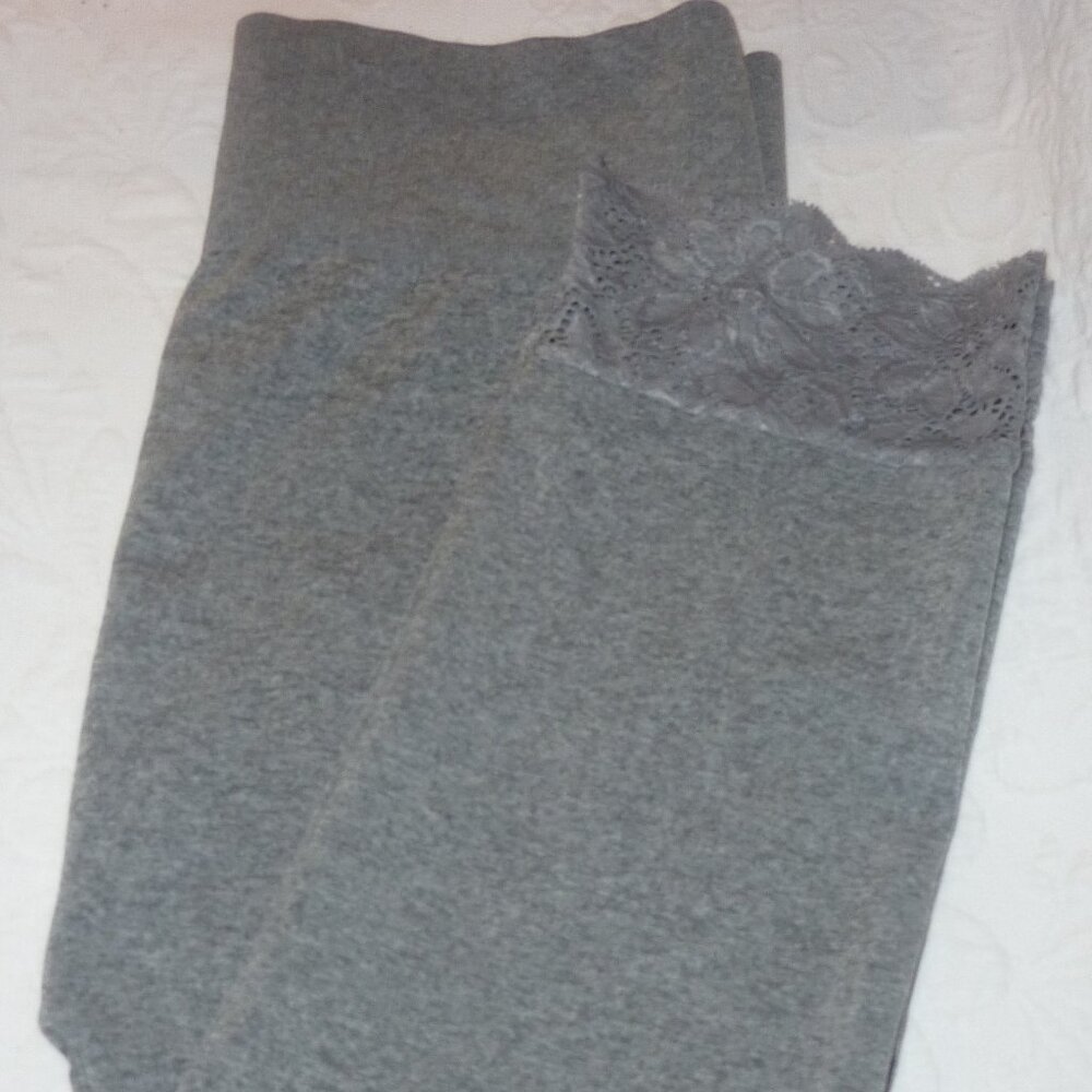 New Zenana Outfitters Cropped Compression Like Leggings With Lace Trim Sz. 2X/3X